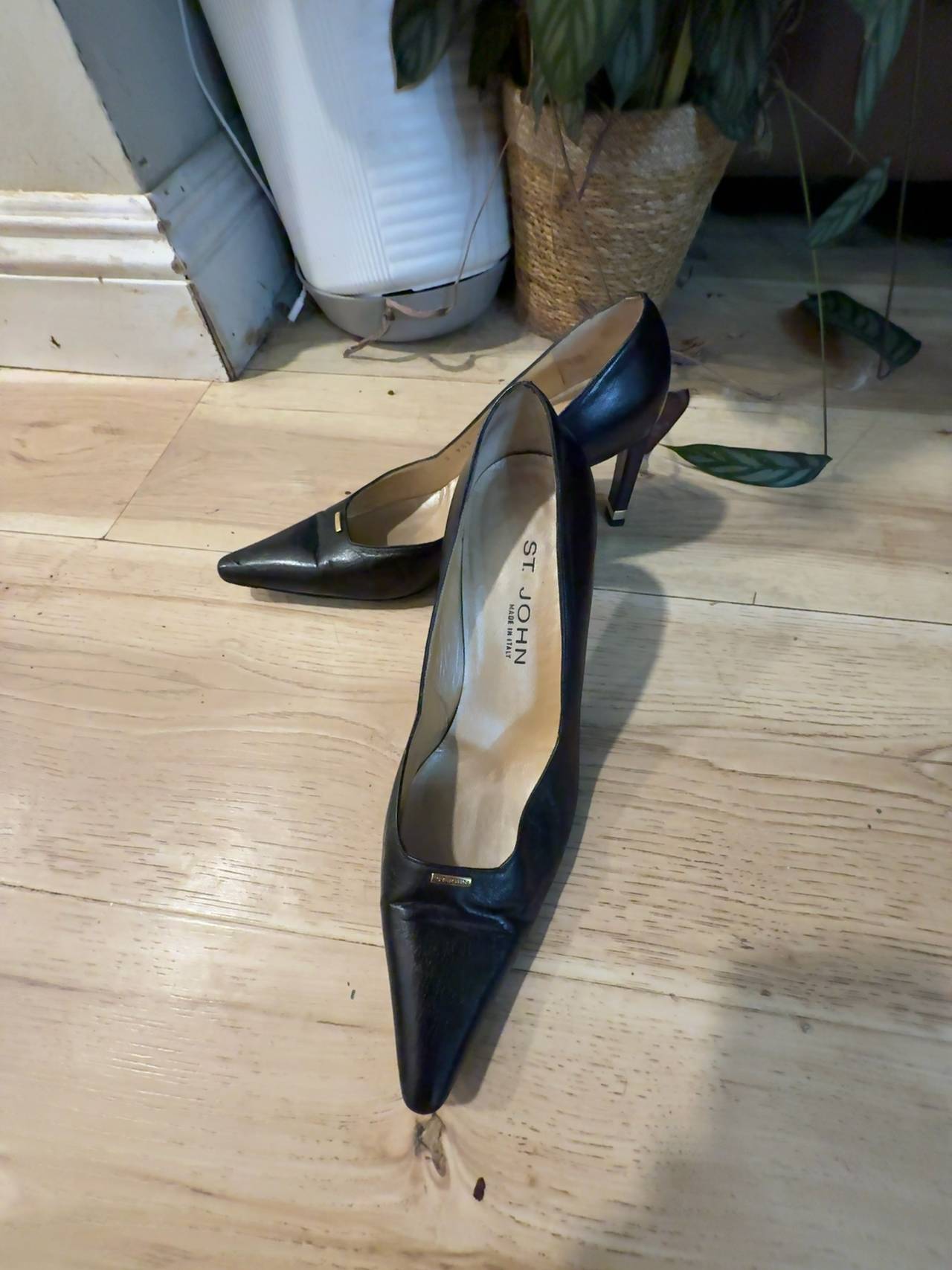 St. John Black Leather Pumps