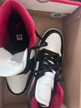 Size 9M Air Jordan 1 Mid Noble Red Gently USED - Image 4