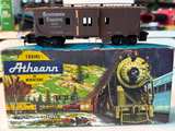 Athearn HO Scale Southern Pacific Bay Window Caboose #1652 - Image 2