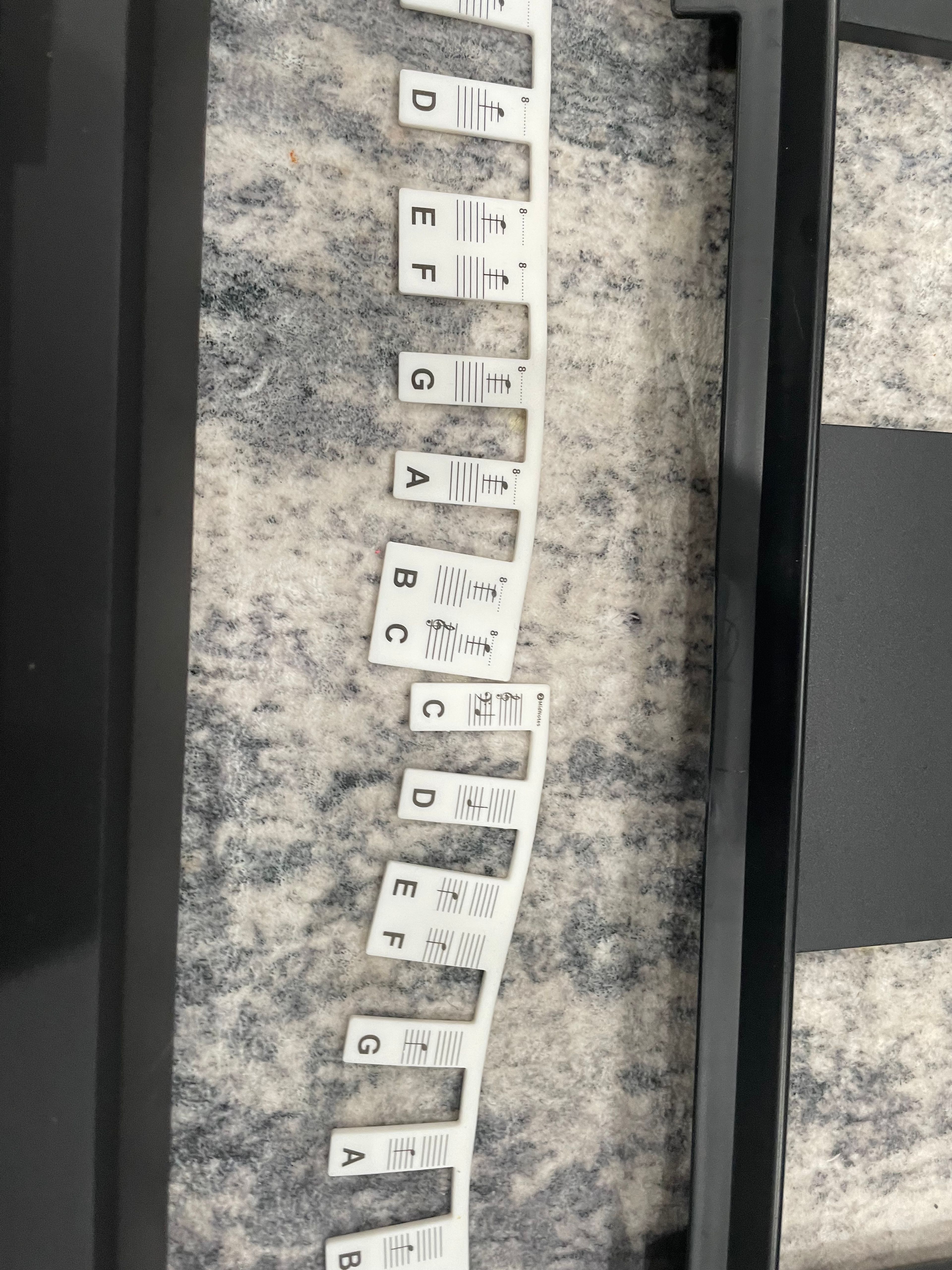 Yamaha PSR-E373 61-Key Portable Keyboard Black - Image 4