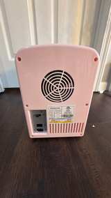 Frigidaire Retro 6-Can Mini Fridge - Image 3