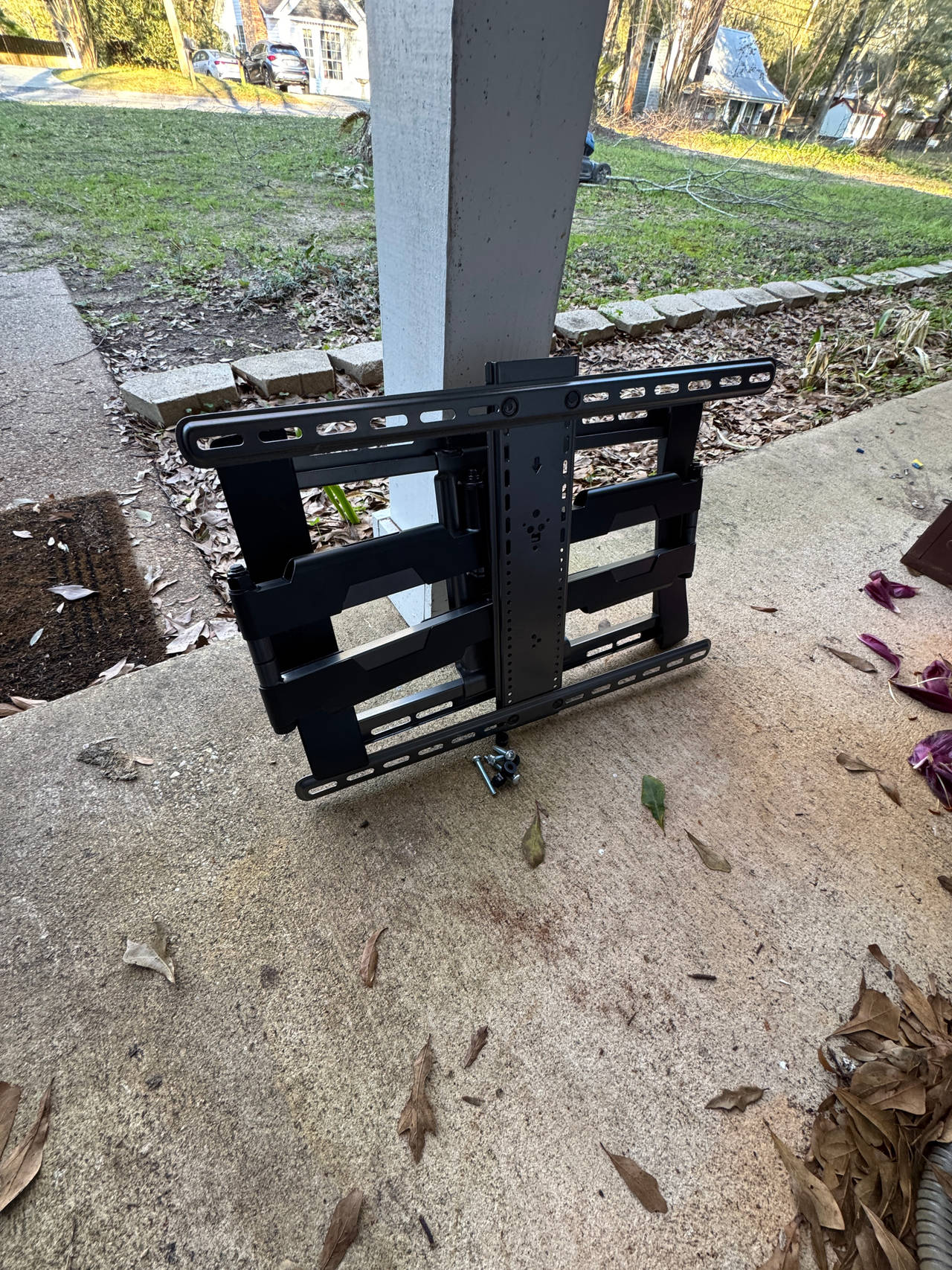 Rocketfish Full Motion TV Wall Mount for 40-75" TVs