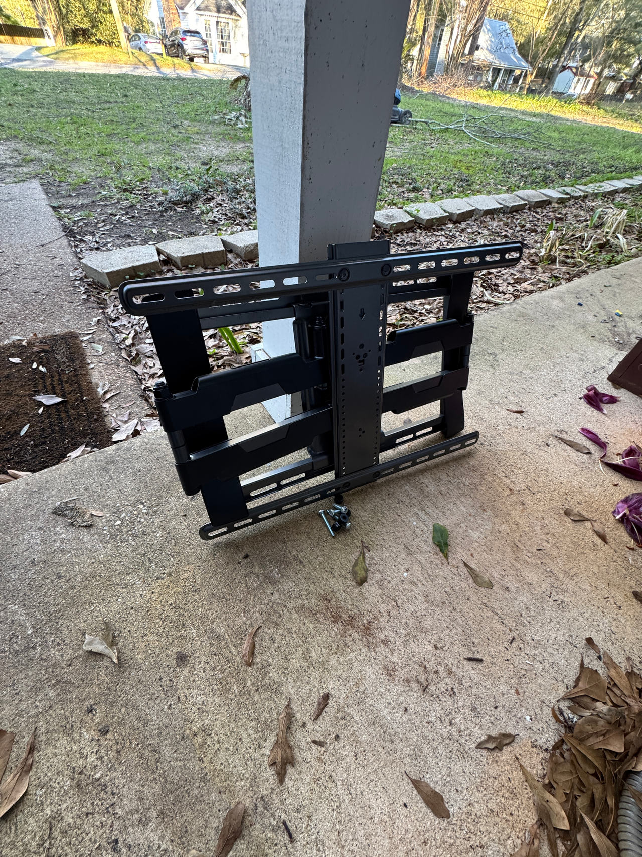 Rocketfish Full Motion TV Wall Mount for 40-75" TVs