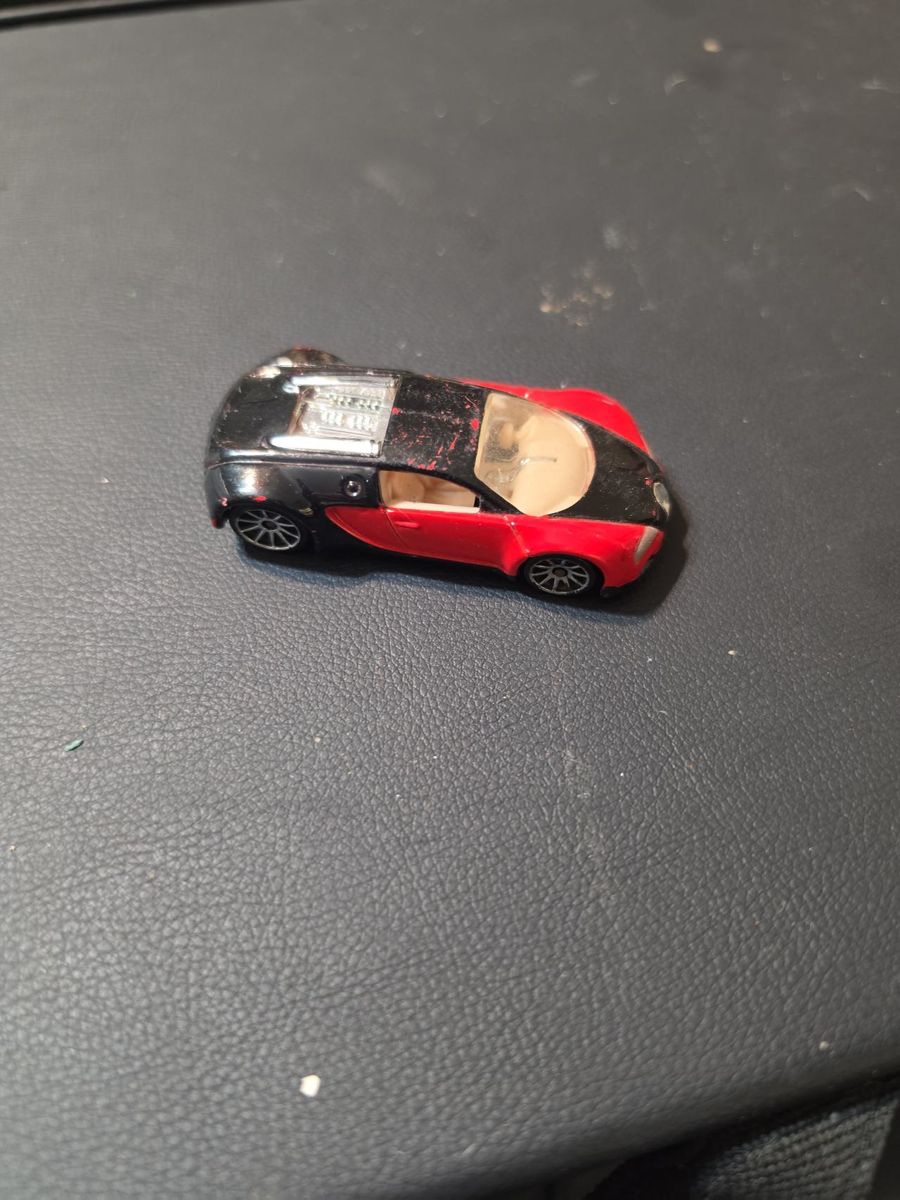 Hot Wheels Bugatti Veyron 16.4