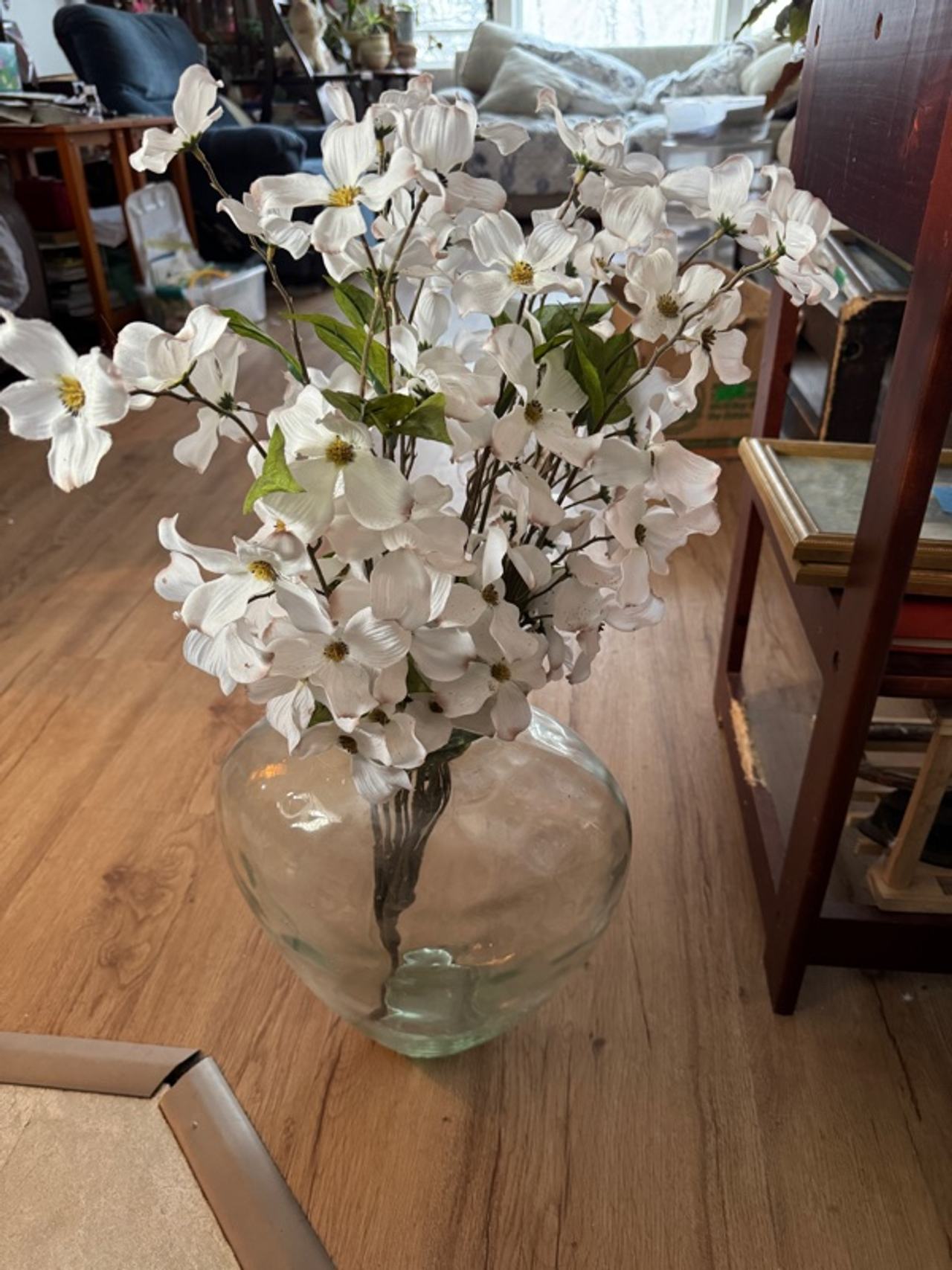 LIUCOGXI White Artificial Dogwood Flower Arrangement