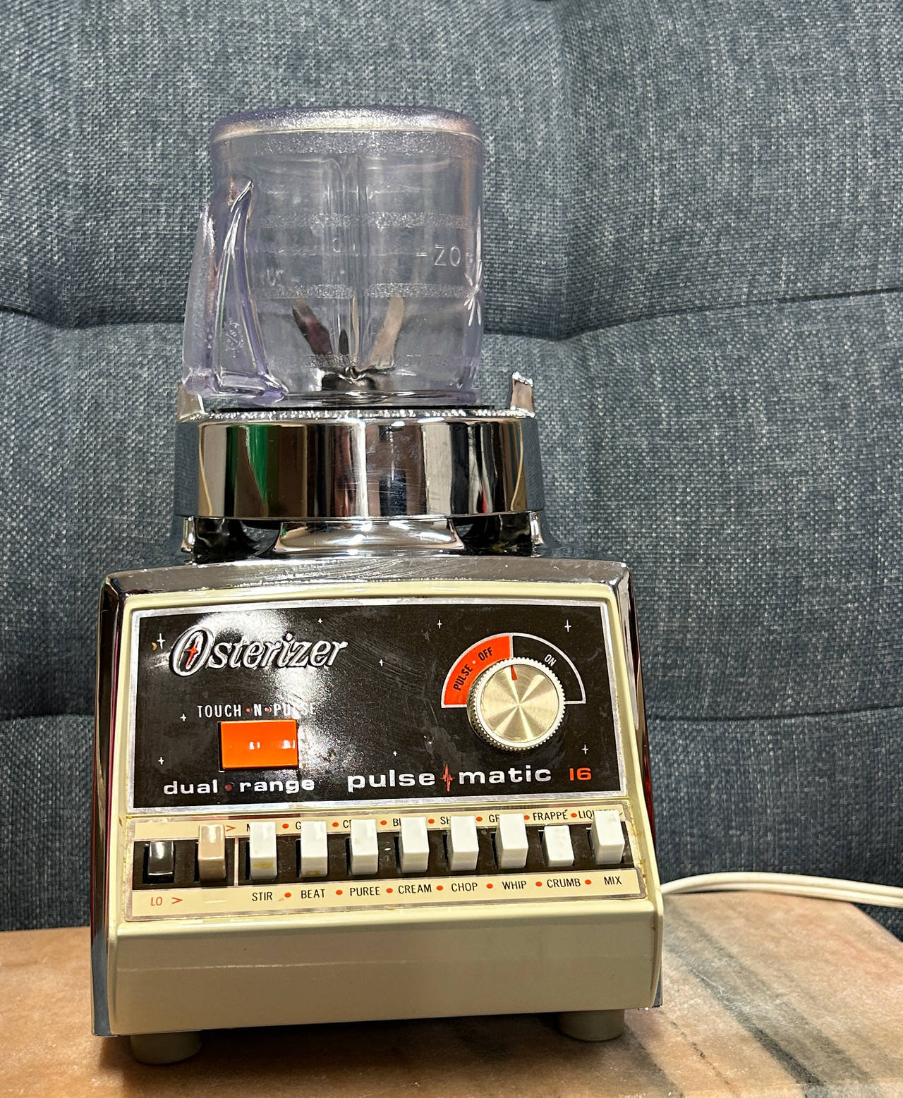 Osterizer Pulse Matic 16 Dual Range Blenders w 4 oz cup