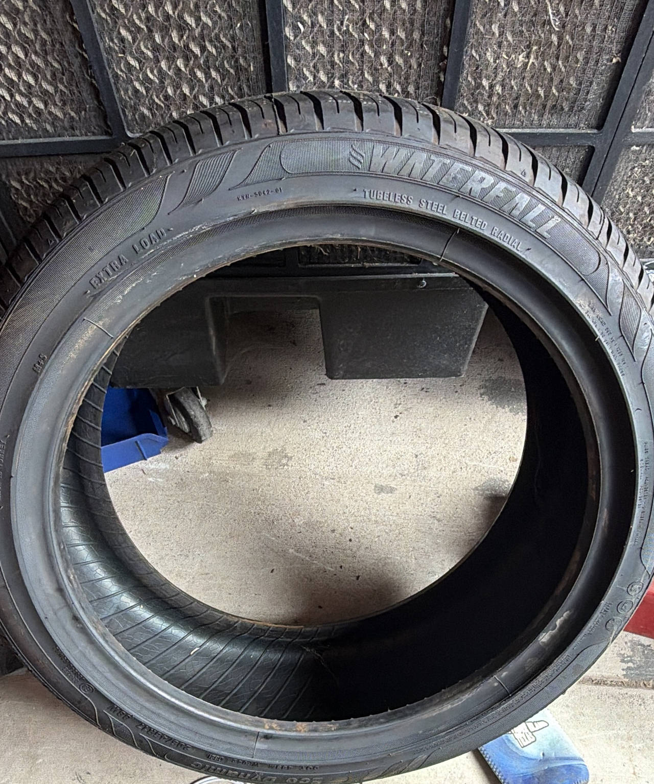 Waterfall Eco Dynamic 205/40R17 84W XL Tire
