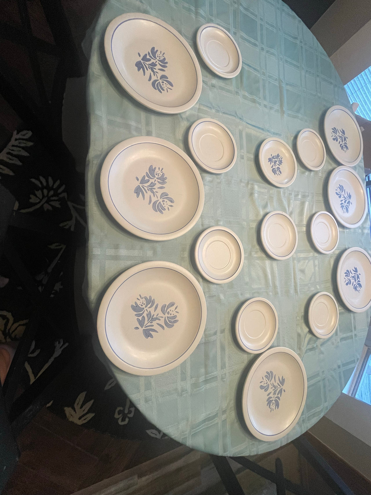 Dinnerware set 
