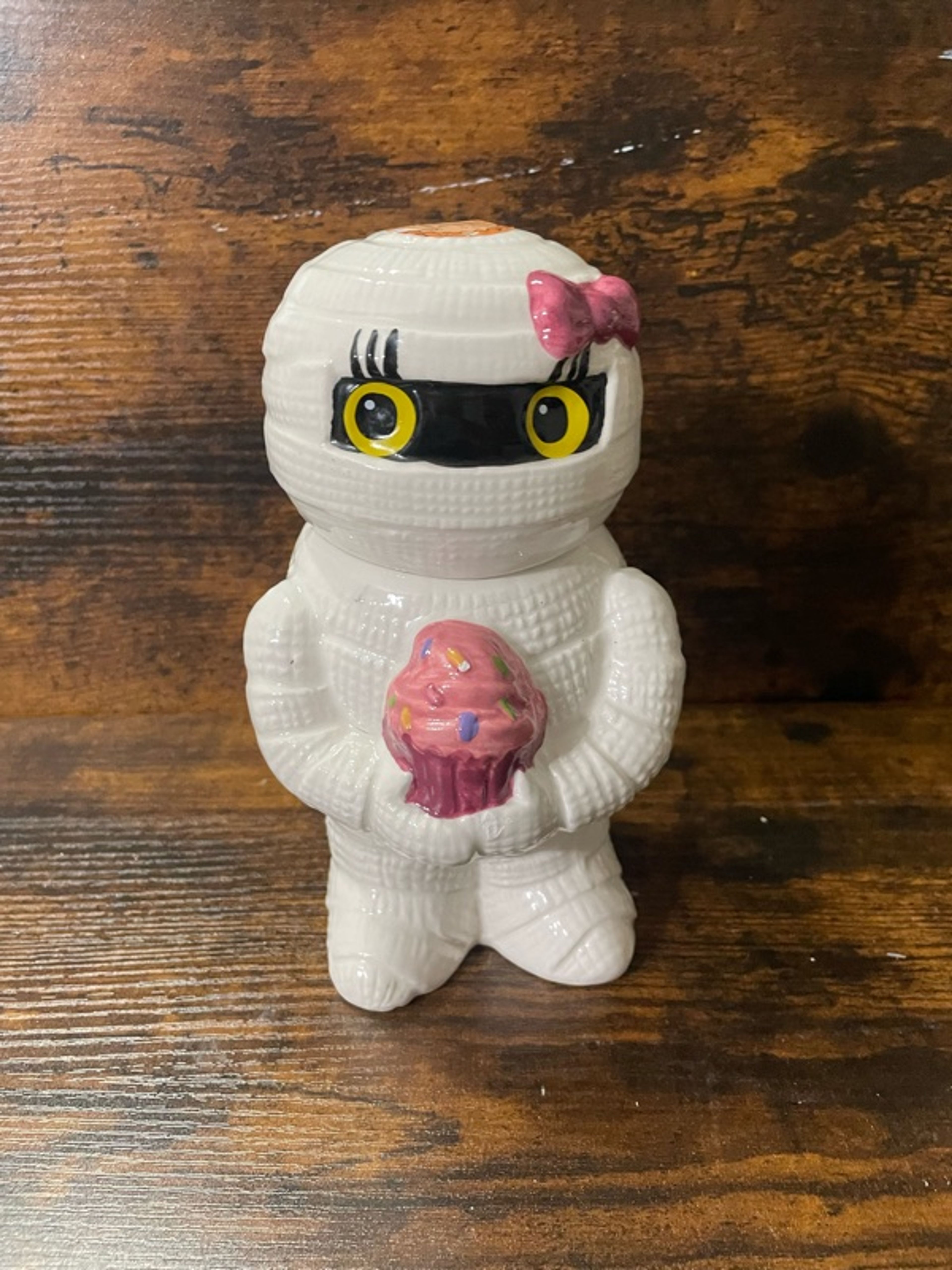 Hand painted Mummy Halloween Decorative Item