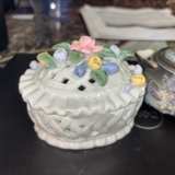 Porcelain Decorative Collectibles - Image 3