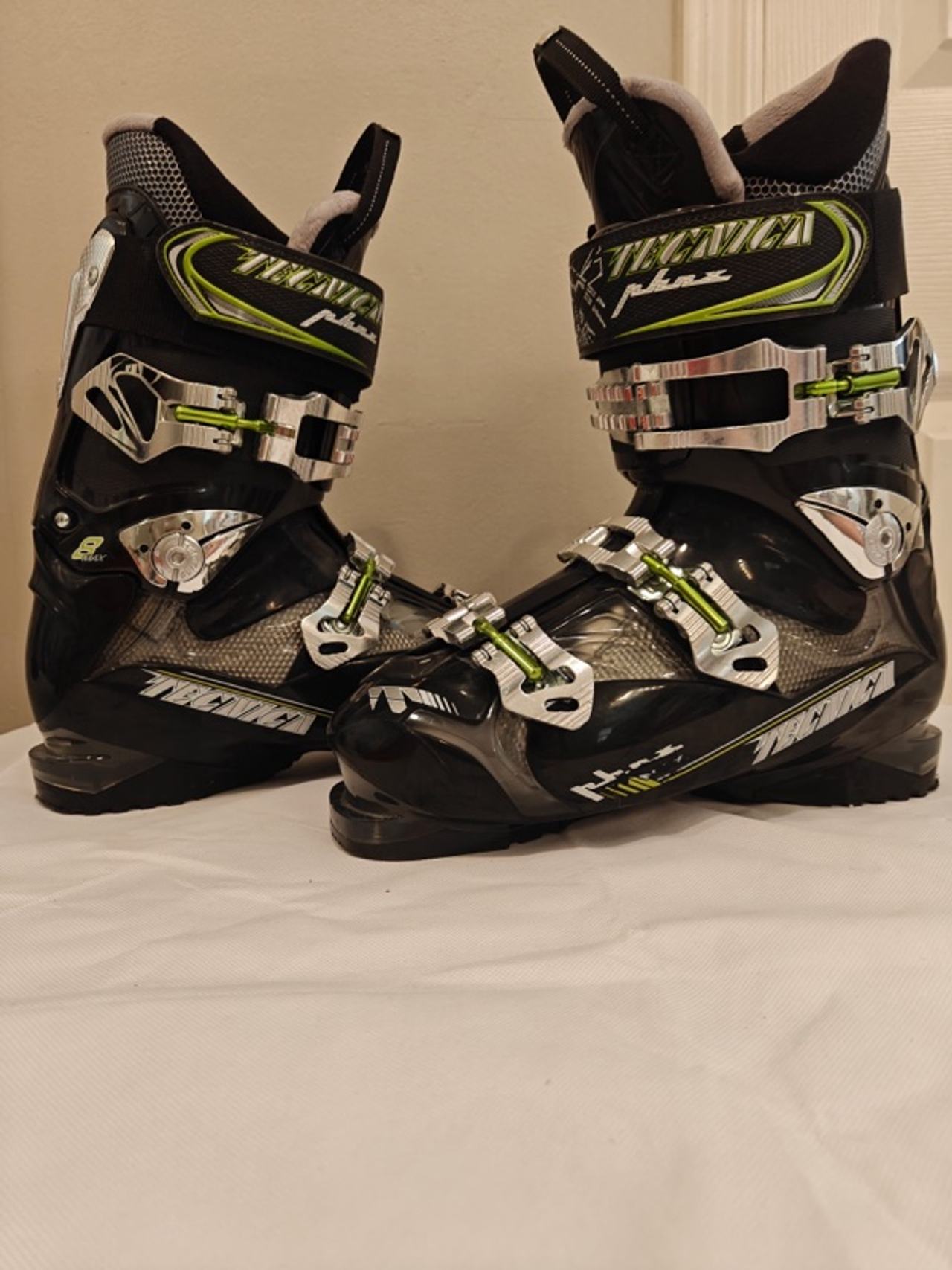 Tecnica Phoenix Max 8 Ski Boot Black