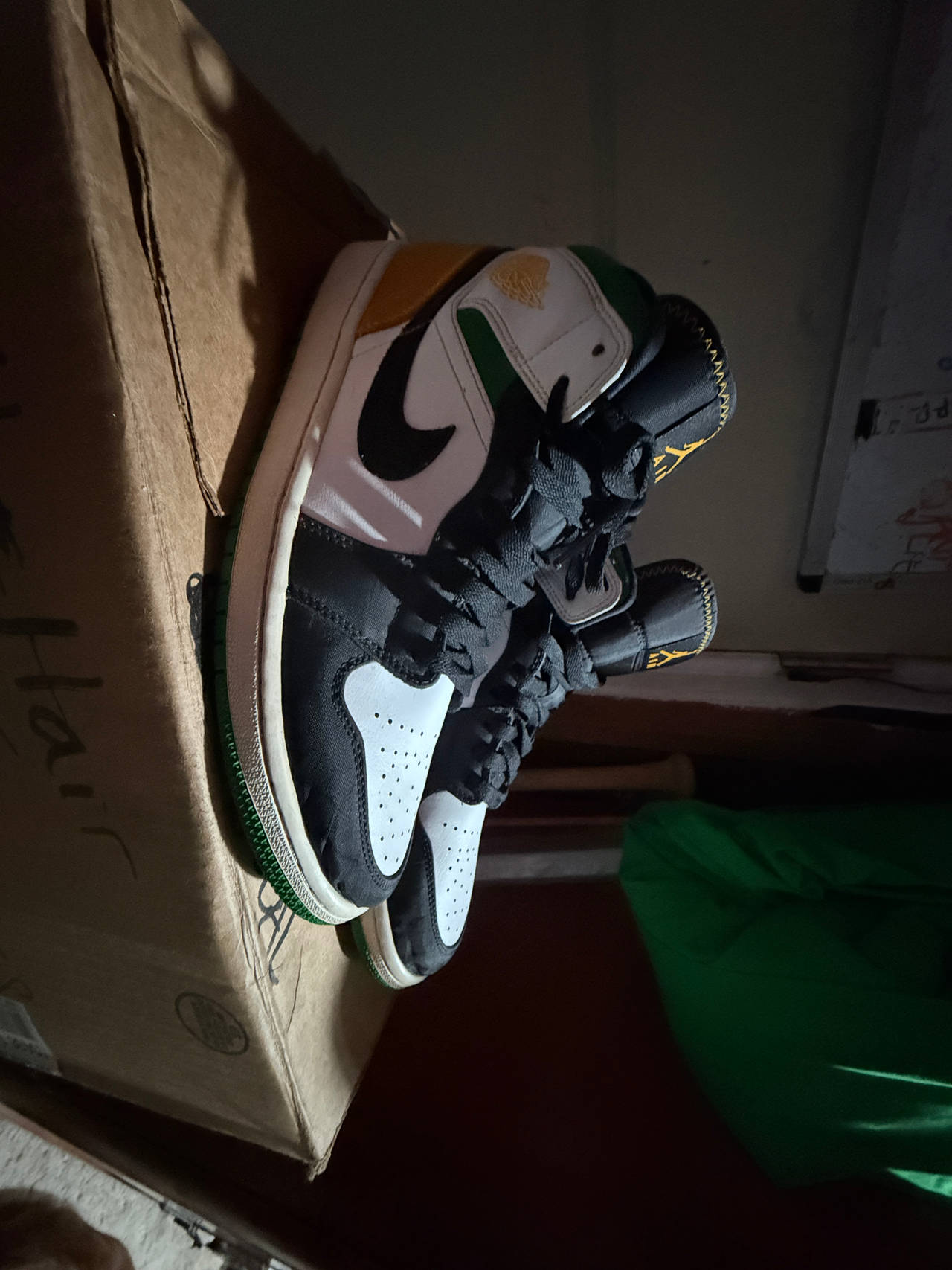 Air Jordan 1 Mid SE Union Royal Black Toe