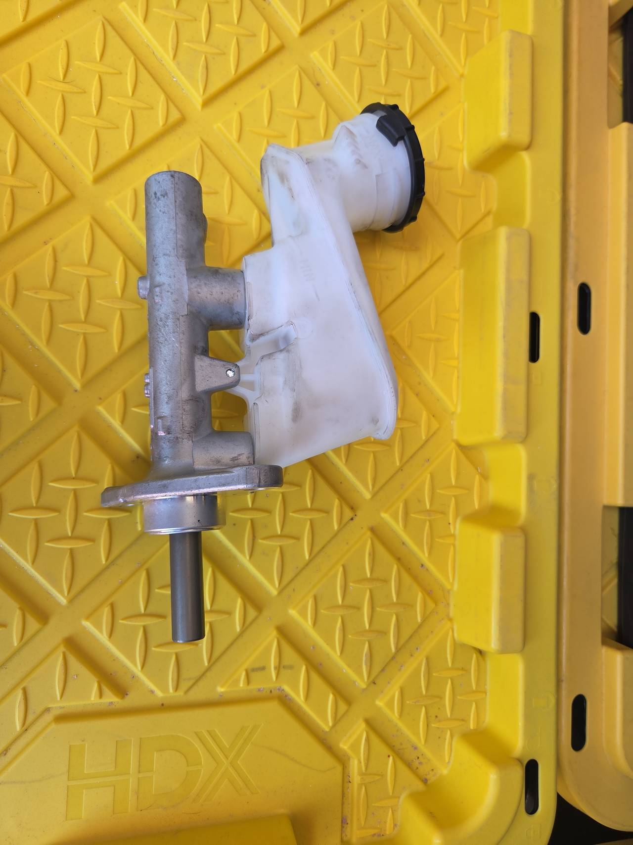 Honda Civic Brake Master Cylinder with Reservoir