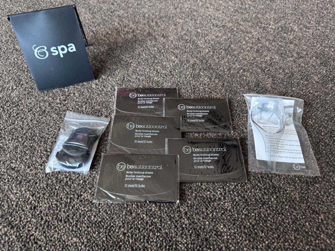 BeautiControl Item Lot - face blotting wipes (5), mirror, eyelash curler, etc