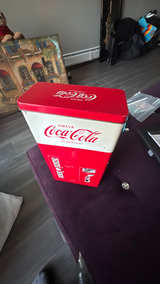 Coca-Cola Vintage Red Vending Machine Tin - Image 2