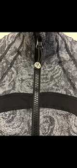 Lululemon Define Jacket Patterned size 4 great condition - Image 2
