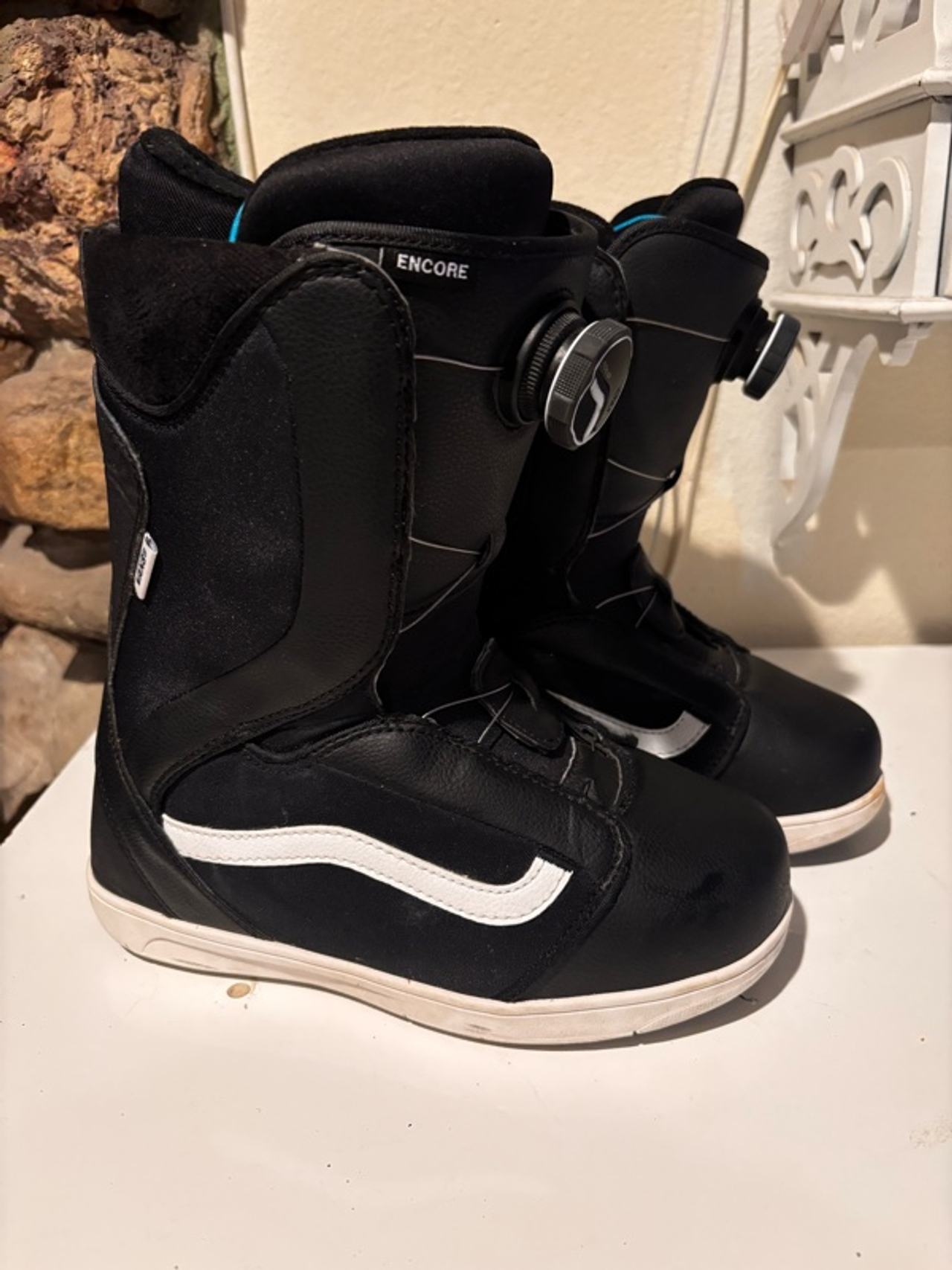 Vans Women's Encore Linerless Snowboard Boot Black