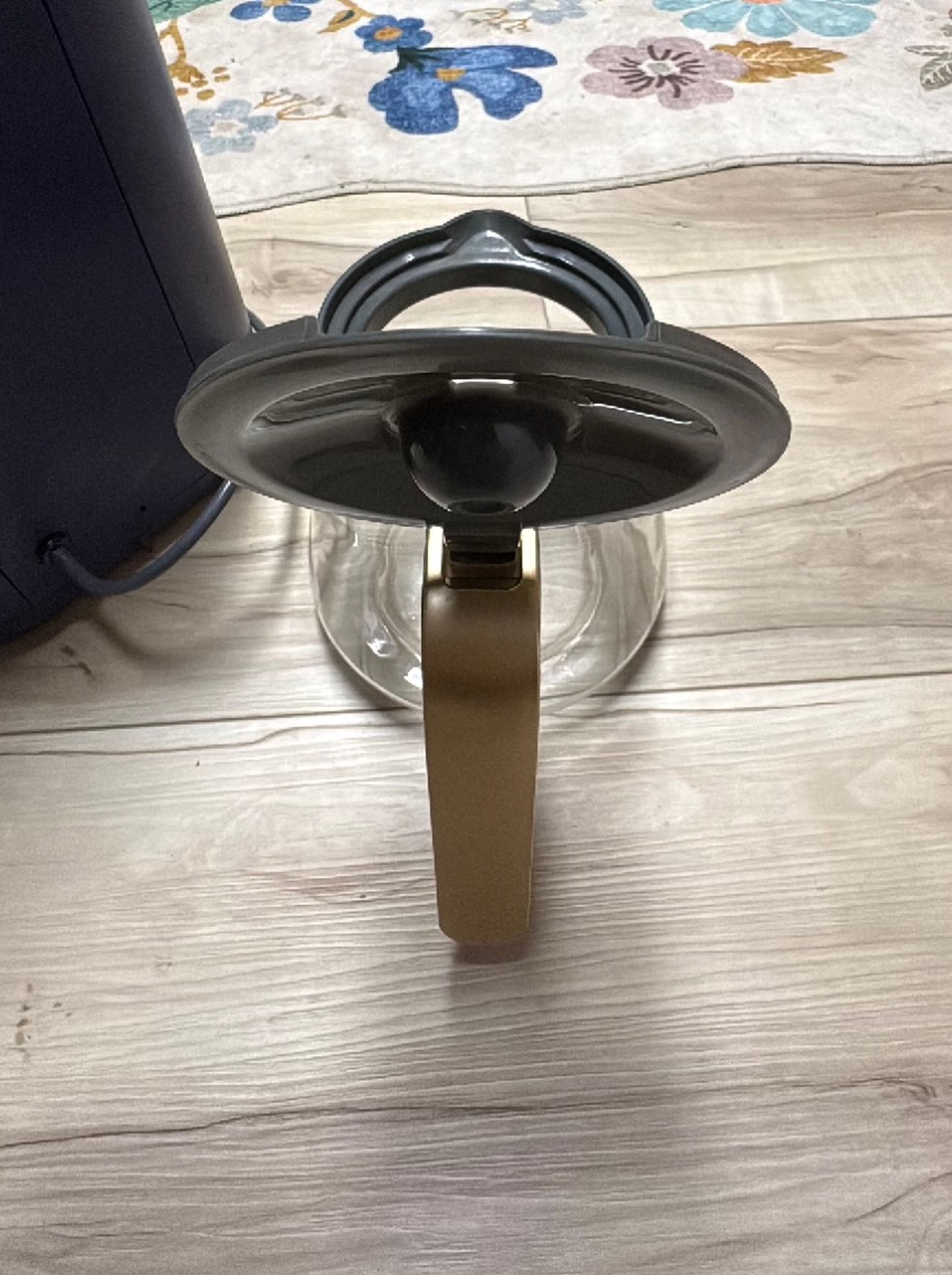 Beautiful 14-Cup Programmable Coffee Maker - Image 8