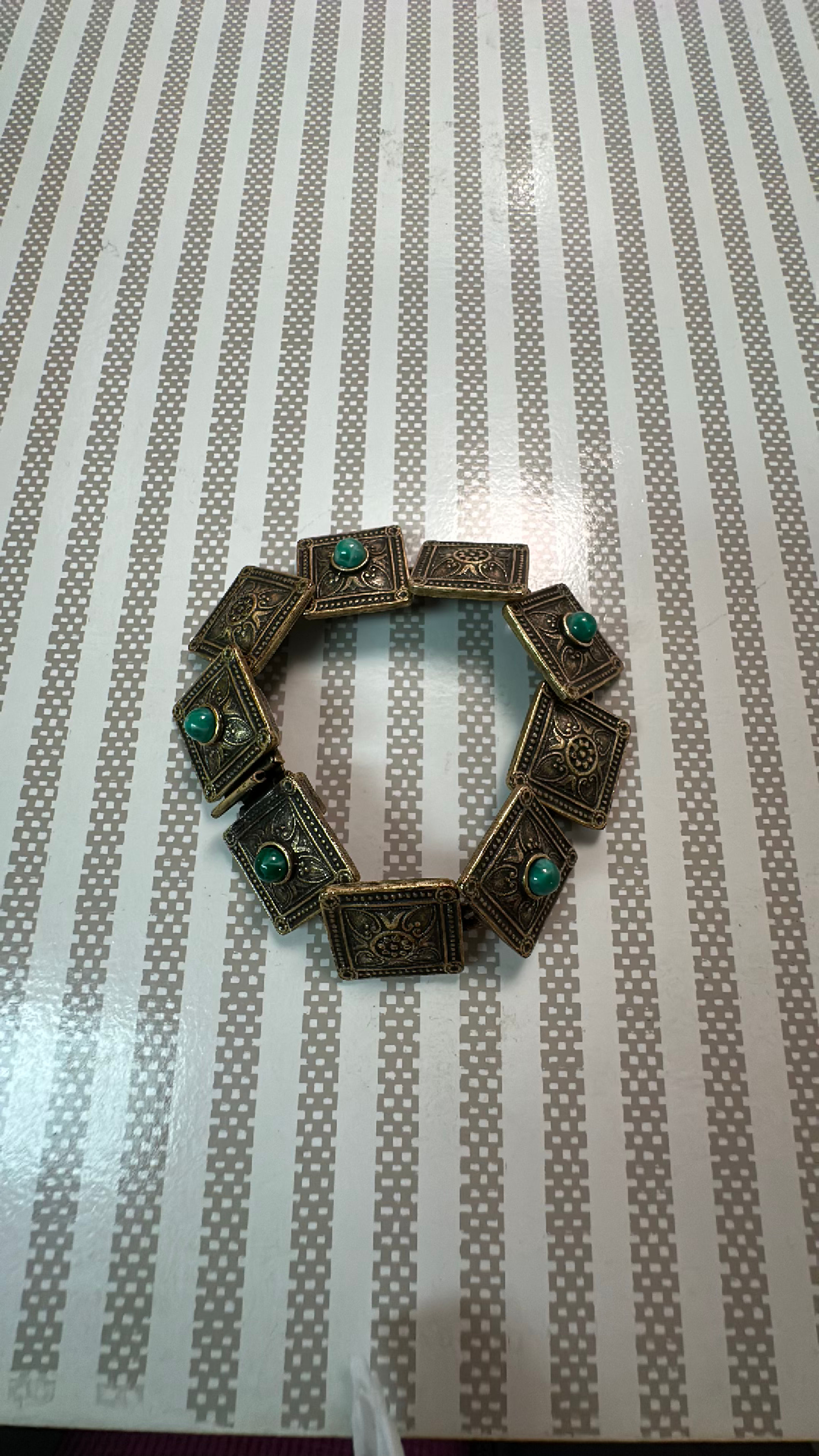 Vintage Green Stone Brass Bracelet - Image 4
