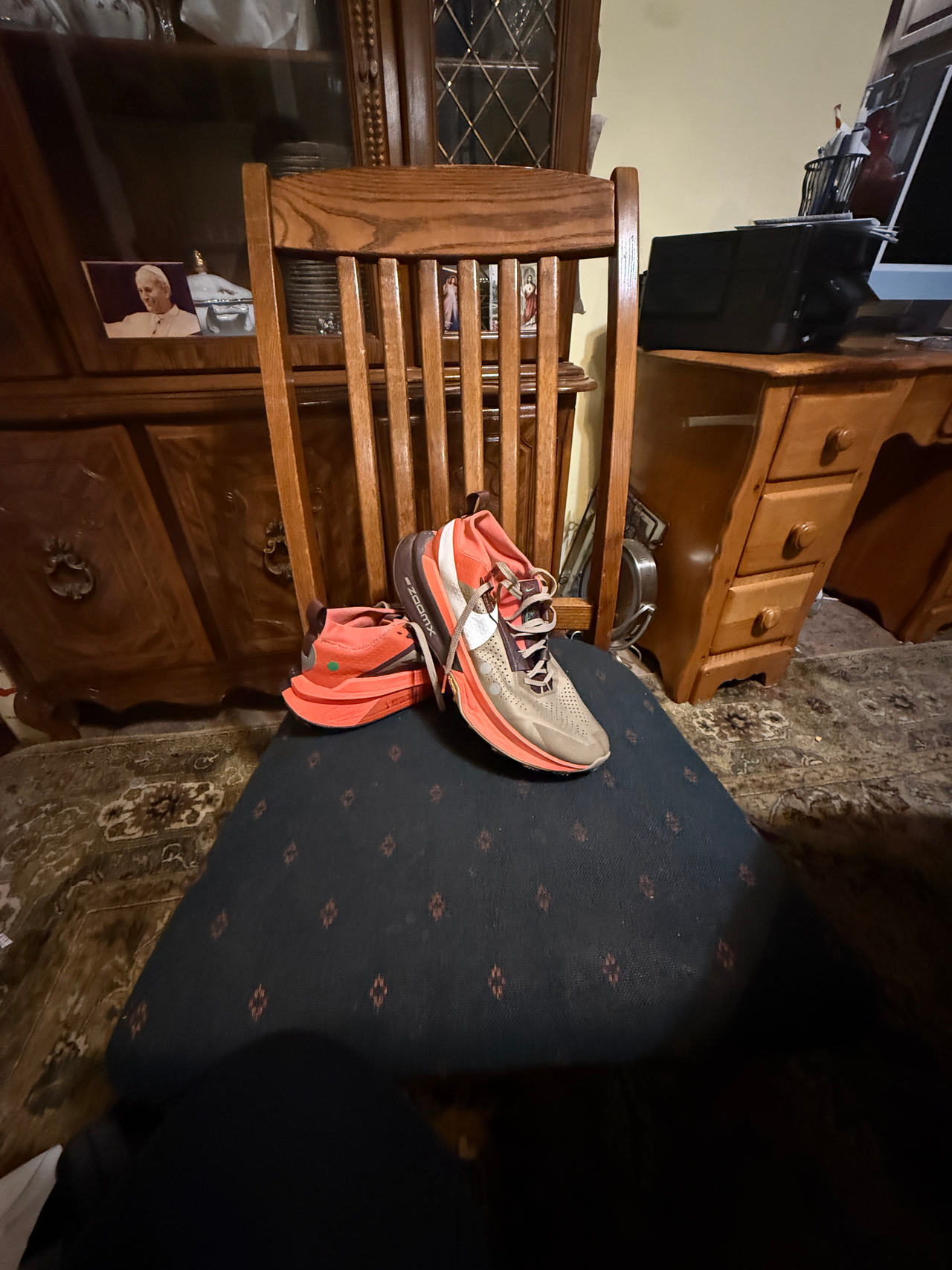 Nike ZoomX Zegama Trail 2
Khaki Hyper Crimson NBY HQ3768-200 Men Size 11
