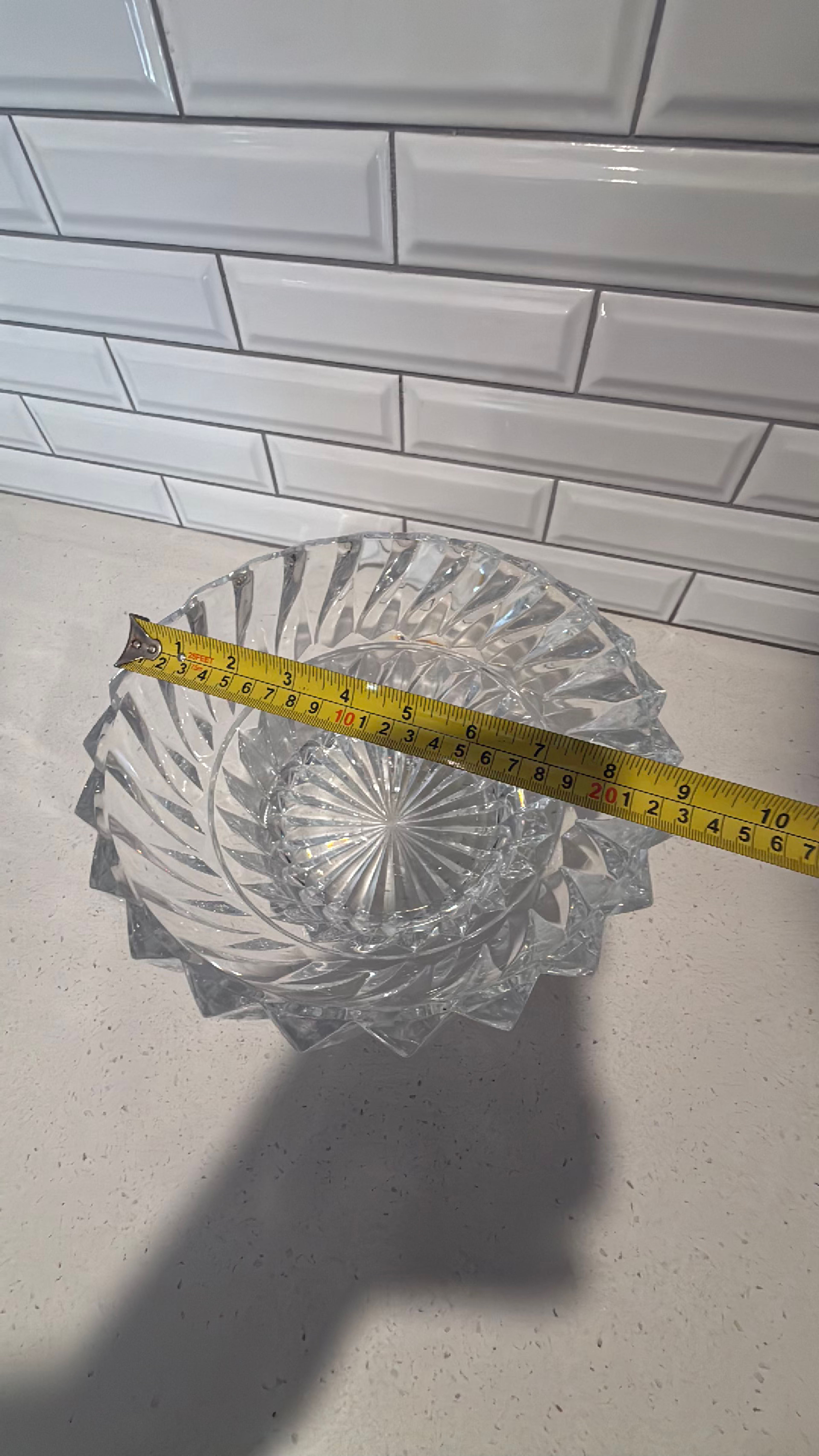 Mikasa Rainier 9-inch Lead Crystal Swirl Serving Bowl - Image 2