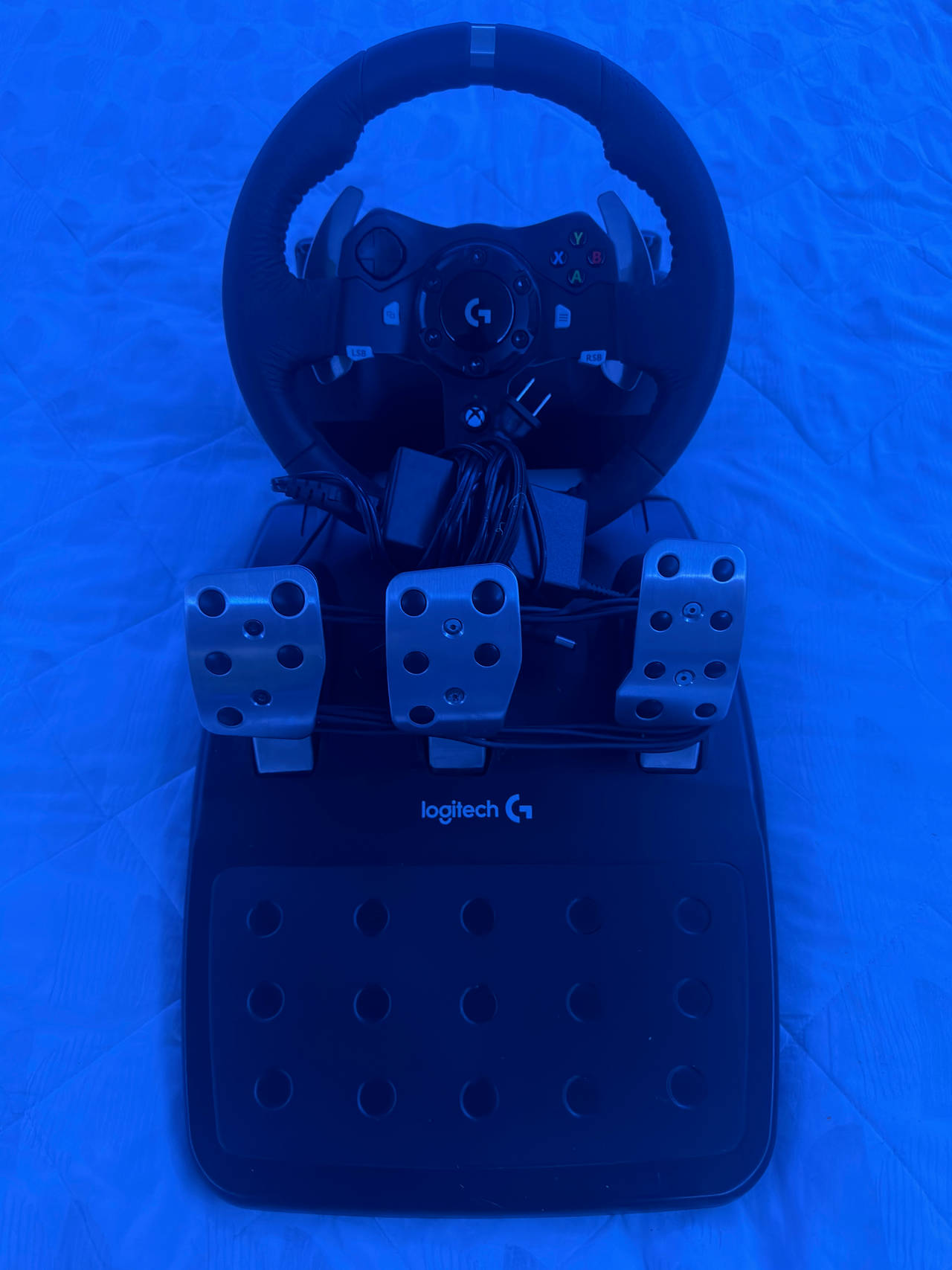 Logitech G920 Driving Force Racing Wheel and Pedals