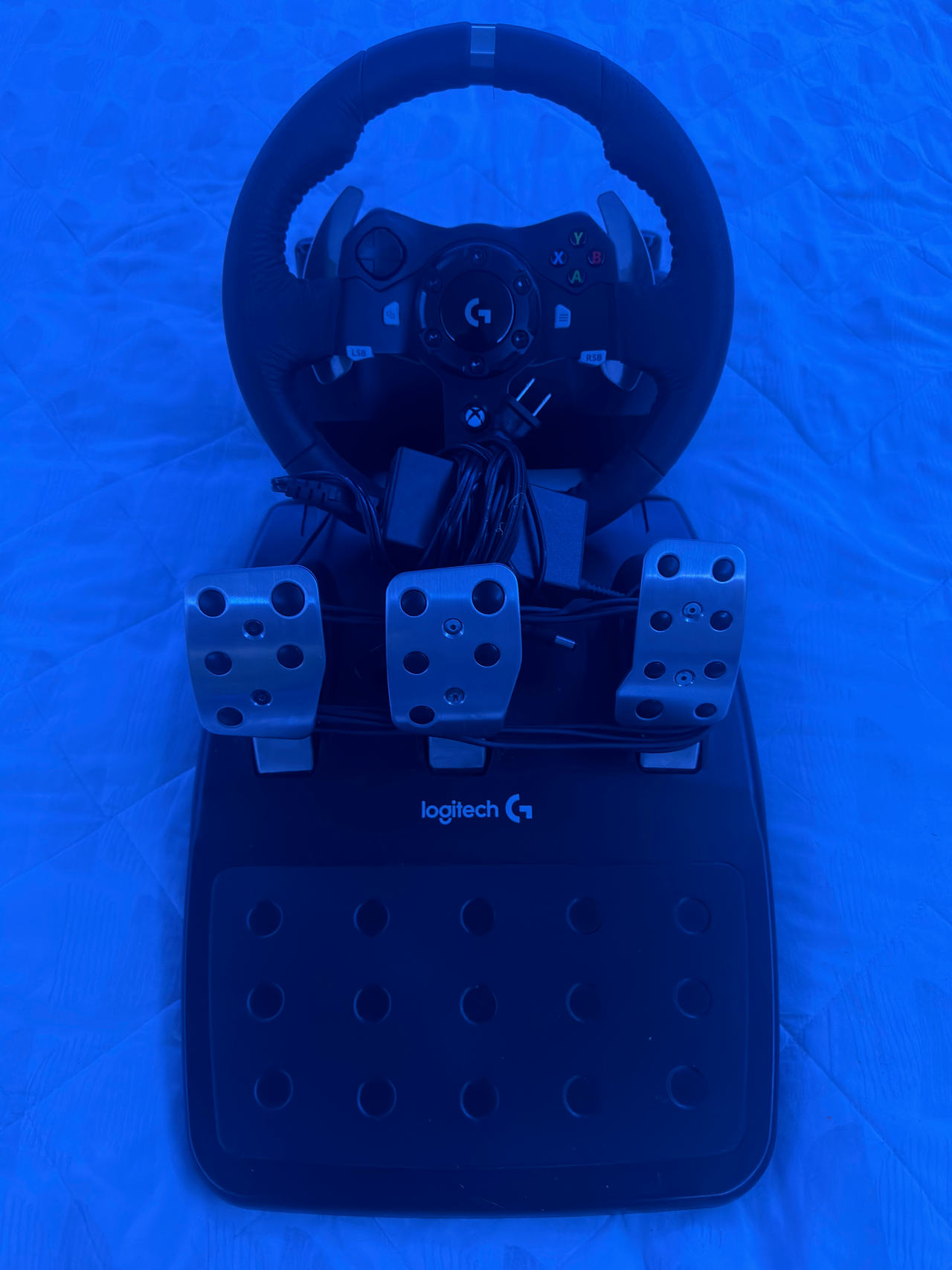 Logitech G920 Driving Force Racing Wheel and Pedals