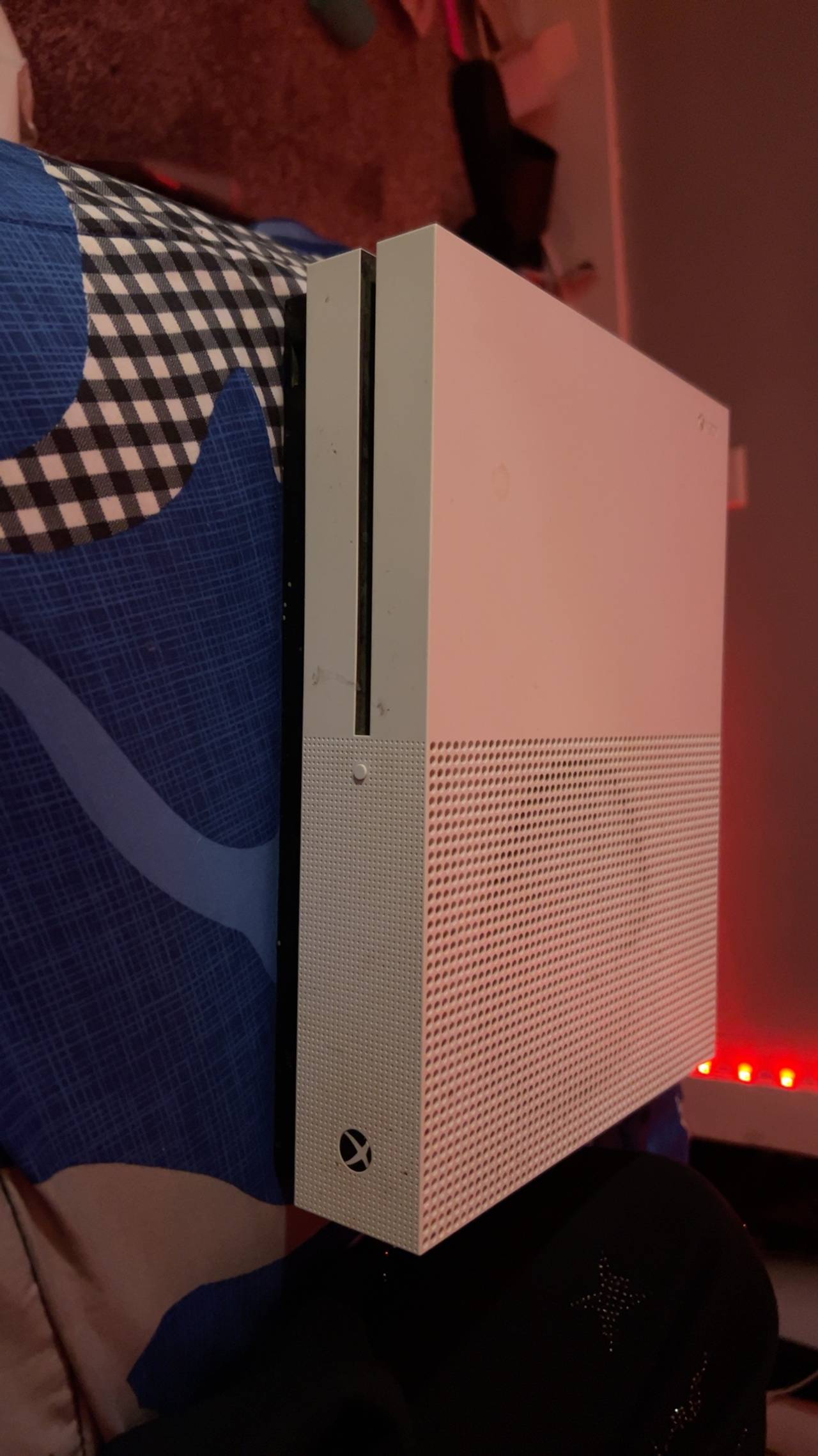 Microsoft Xbox One S White 500GB Console
With Controller