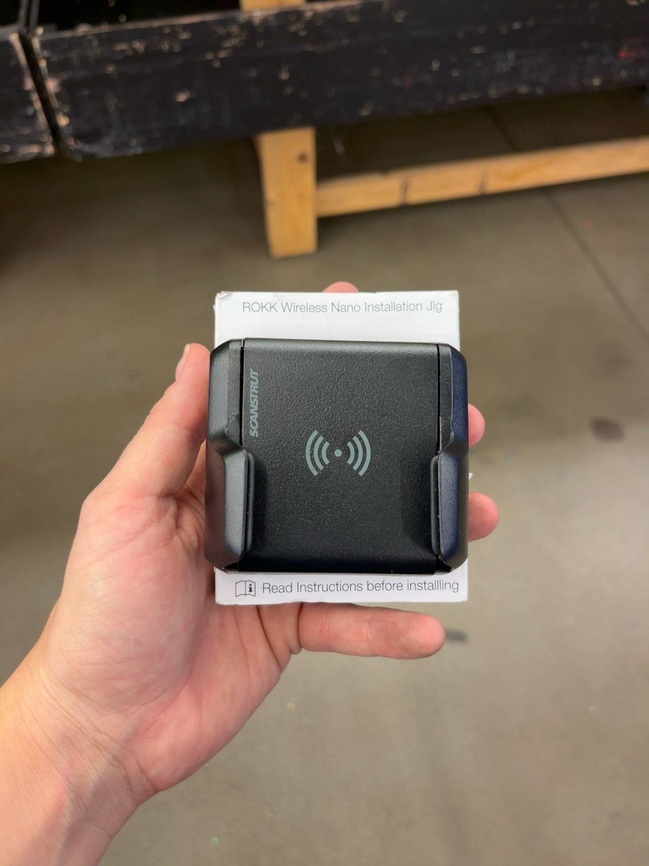 ROKK Wireless Nano 10W Waterproof Phone Charging Mount