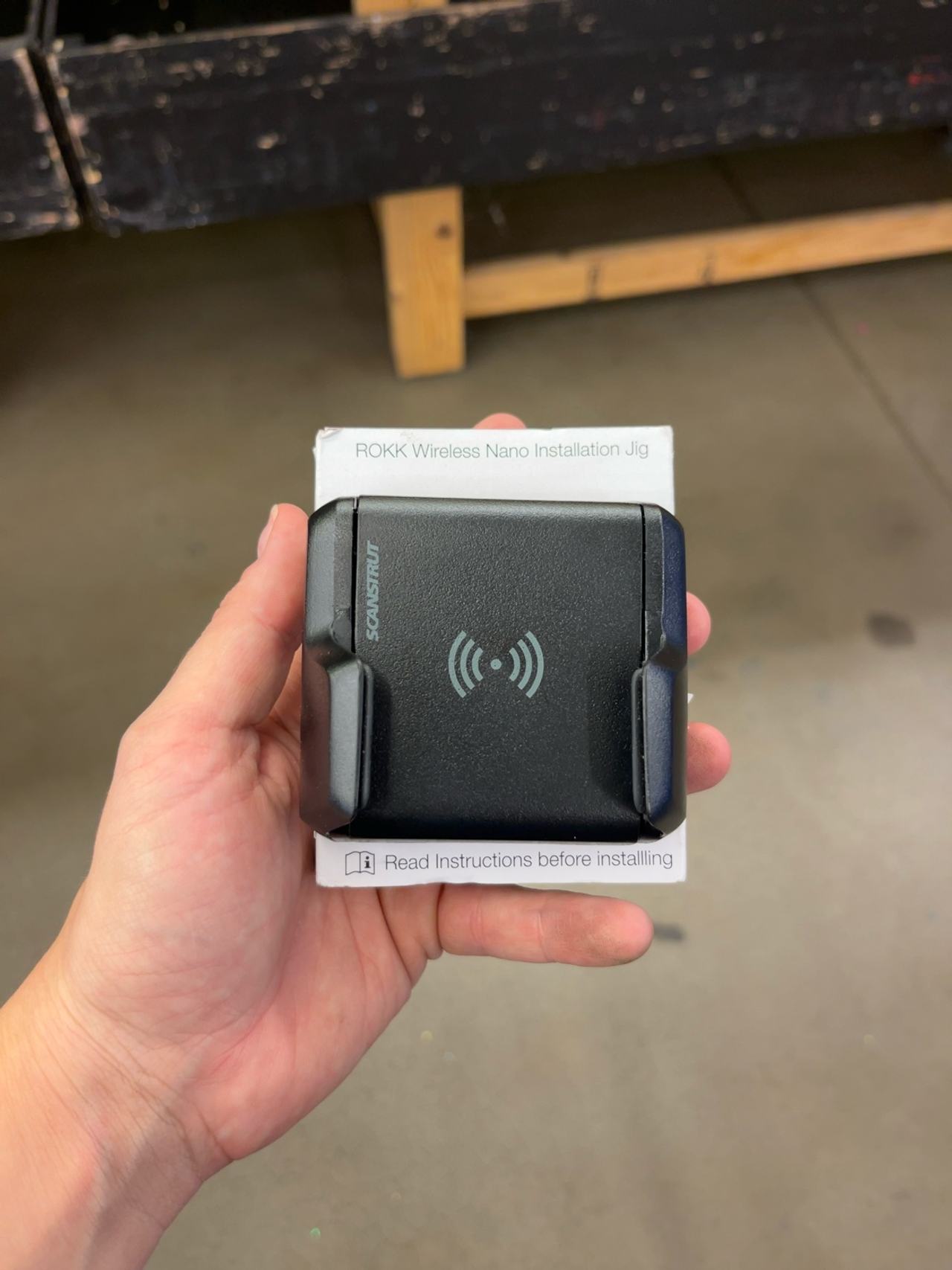ROKK Wireless Nano 10W Waterproof Phone Charging Mount