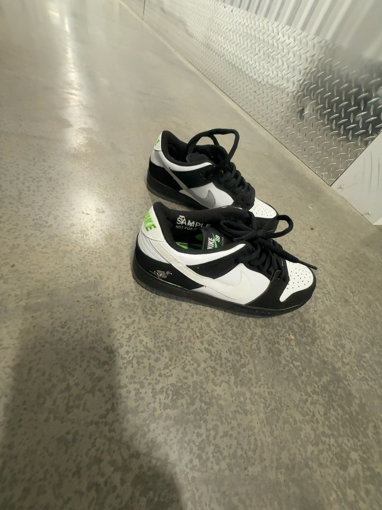 Nike SB Dunk Low Pro Panda Pigeon