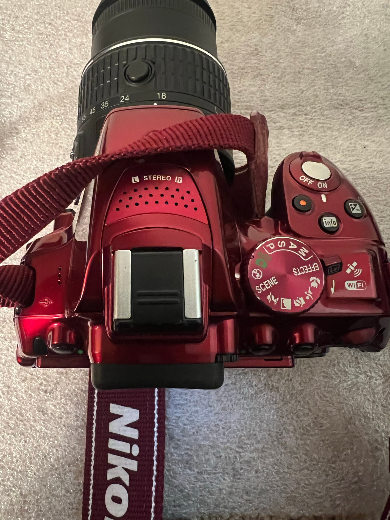 Nikon D5300 DSLR Camera with 18-55mm Lens red amazing condition with charger