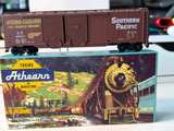 Athearn HO Scale Southern Pacific Hydra-Cushion Boxcar SP 651671 - Image 3