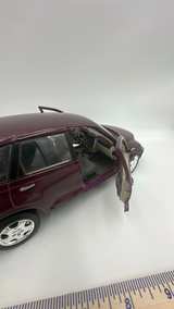 Maisto 1:18 Chrysler PT Cruiser Diecast Model Car - Image 7