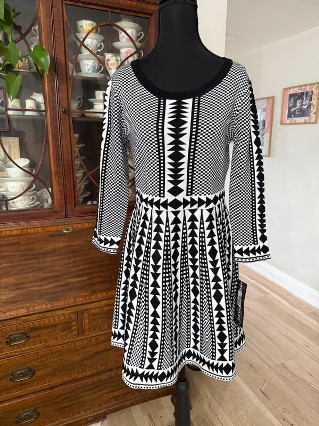 Nina Leonard Geometric Knit Sweater Dress Black/White