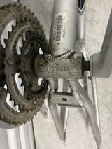 2003 Trek Multitrack 7000 Frame w/ SR SUNTOUR 3 peice cranks - Image 4