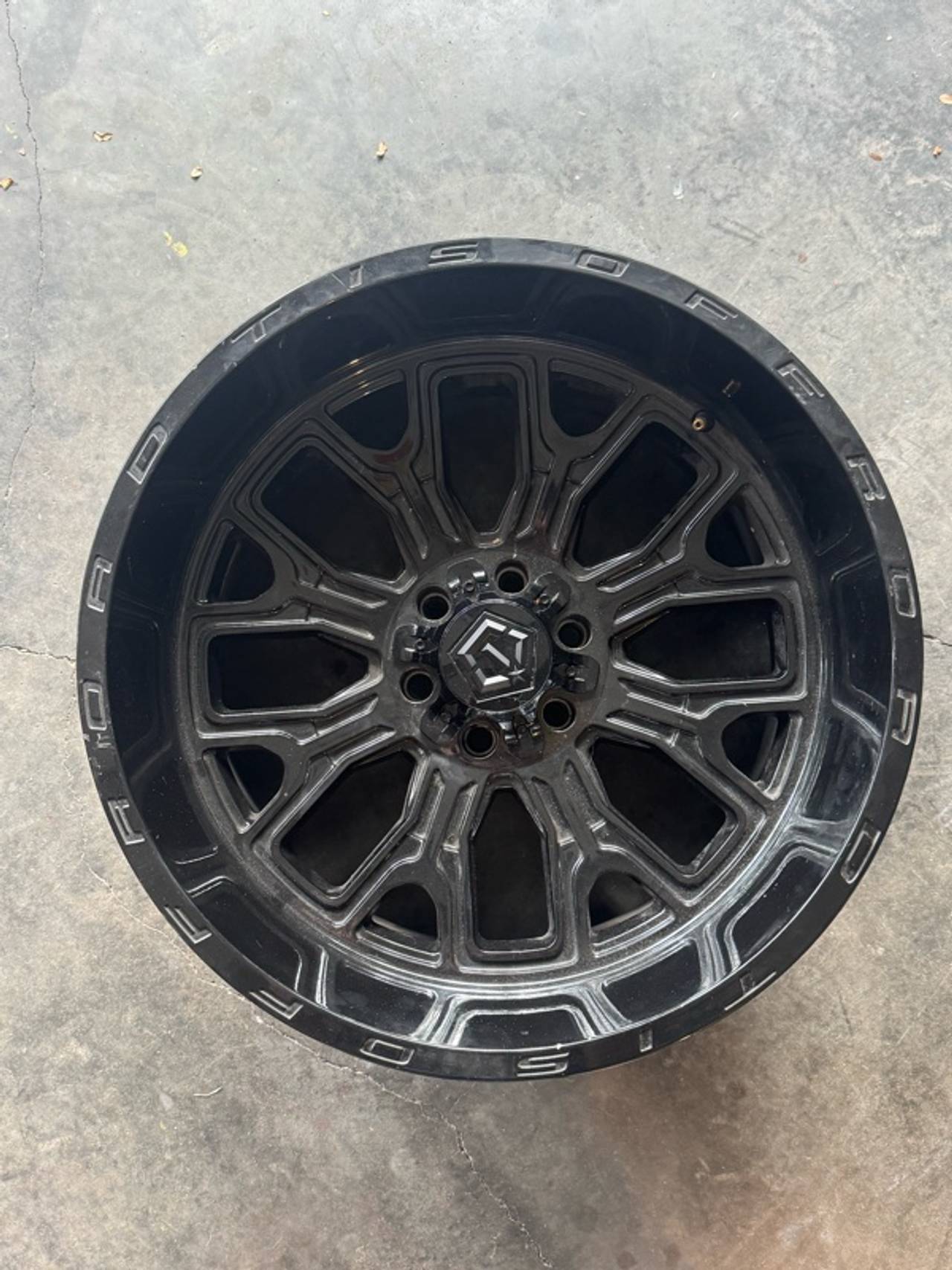 TIS 560BM Gloss Black Wheel 20x10