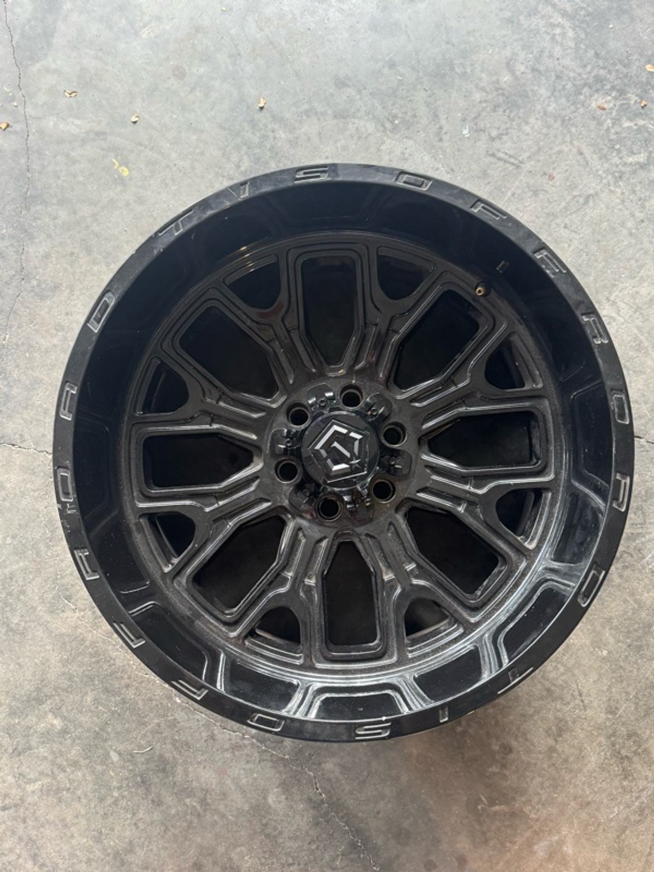 TIS 560BM Gloss Black Wheel 20x10