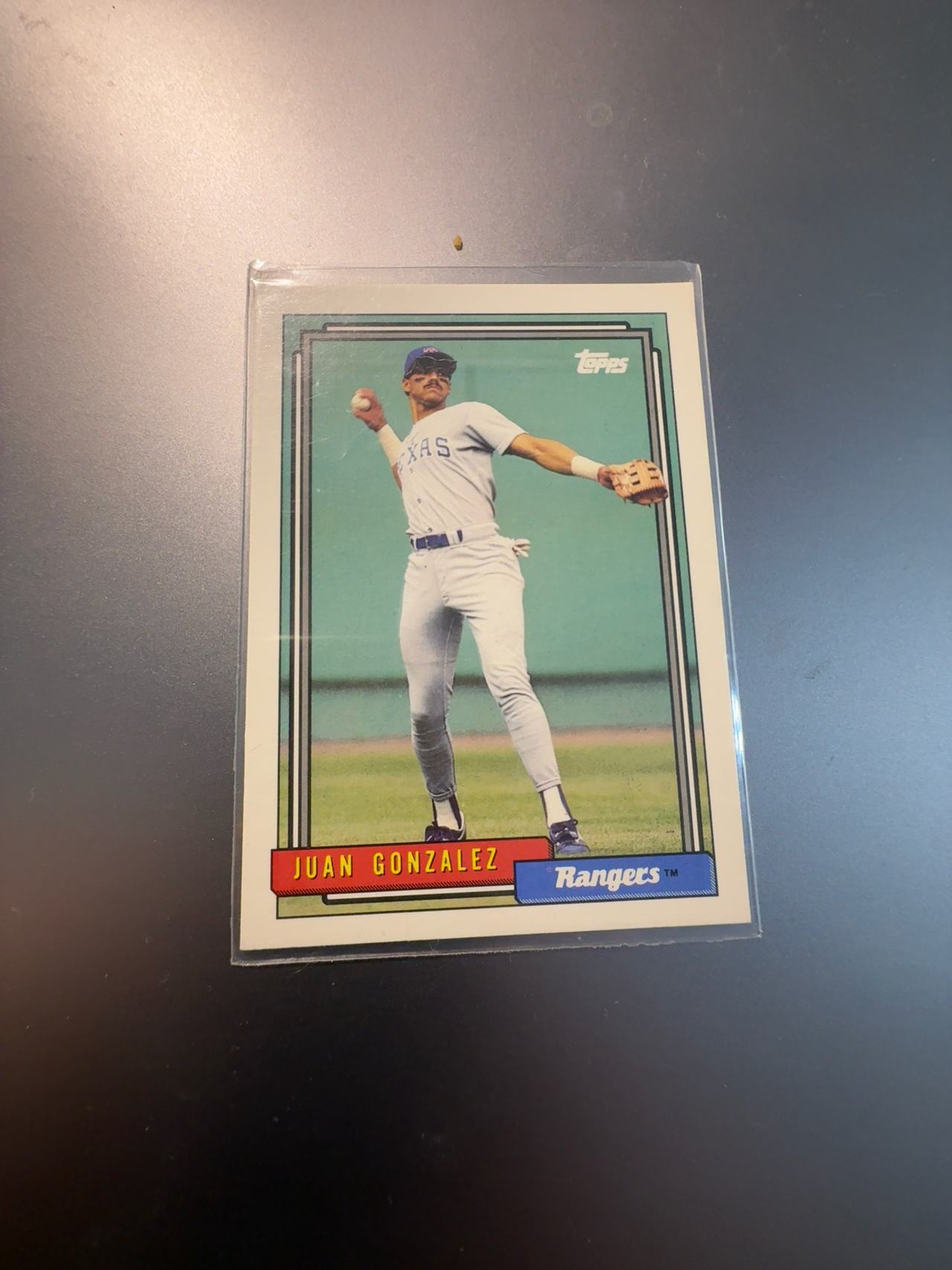 Topps 1992 Juan Gonzalez Baseball Card #27