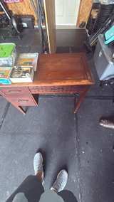Singer 3102 Sewing Machine with Wooden Cabinet - Image 7