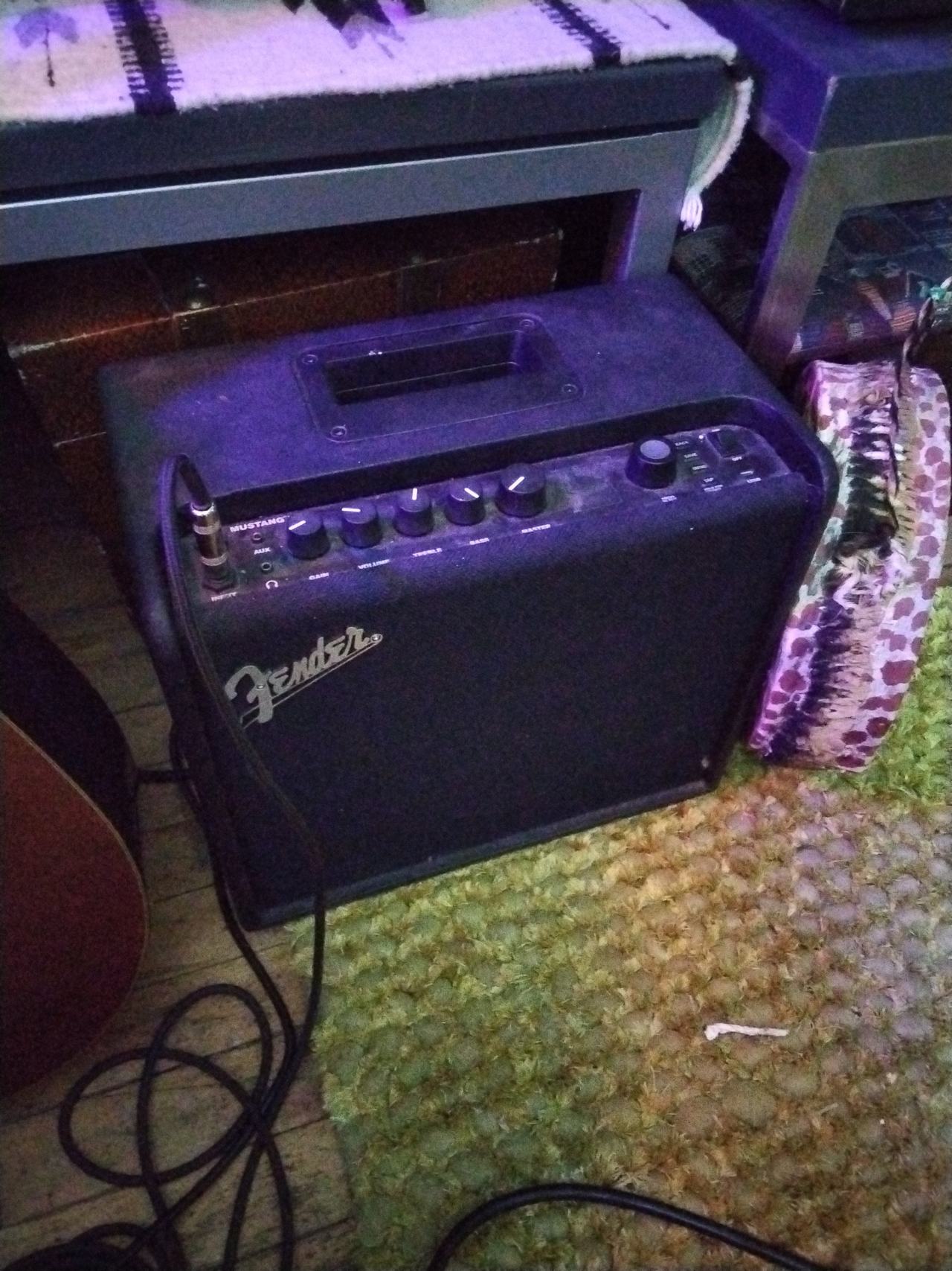 Fender Mustang I (V.2) 20-Watt 1x8-Inch Guitar Combo Amp
