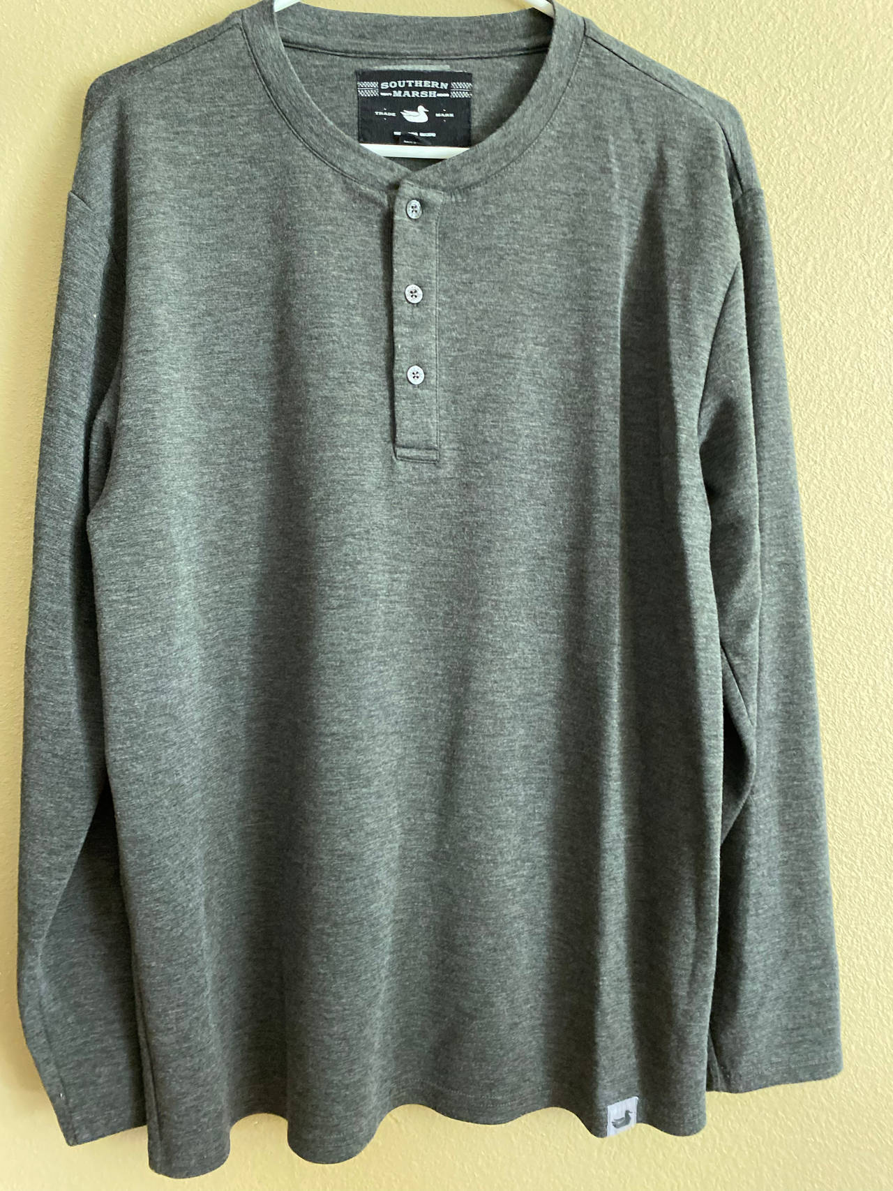 Medium men’s Southern Marsh Burley Henley Long Sleeve Shirt