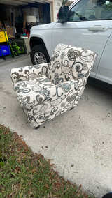 Paisley Patterned Accent Chair - Image 3