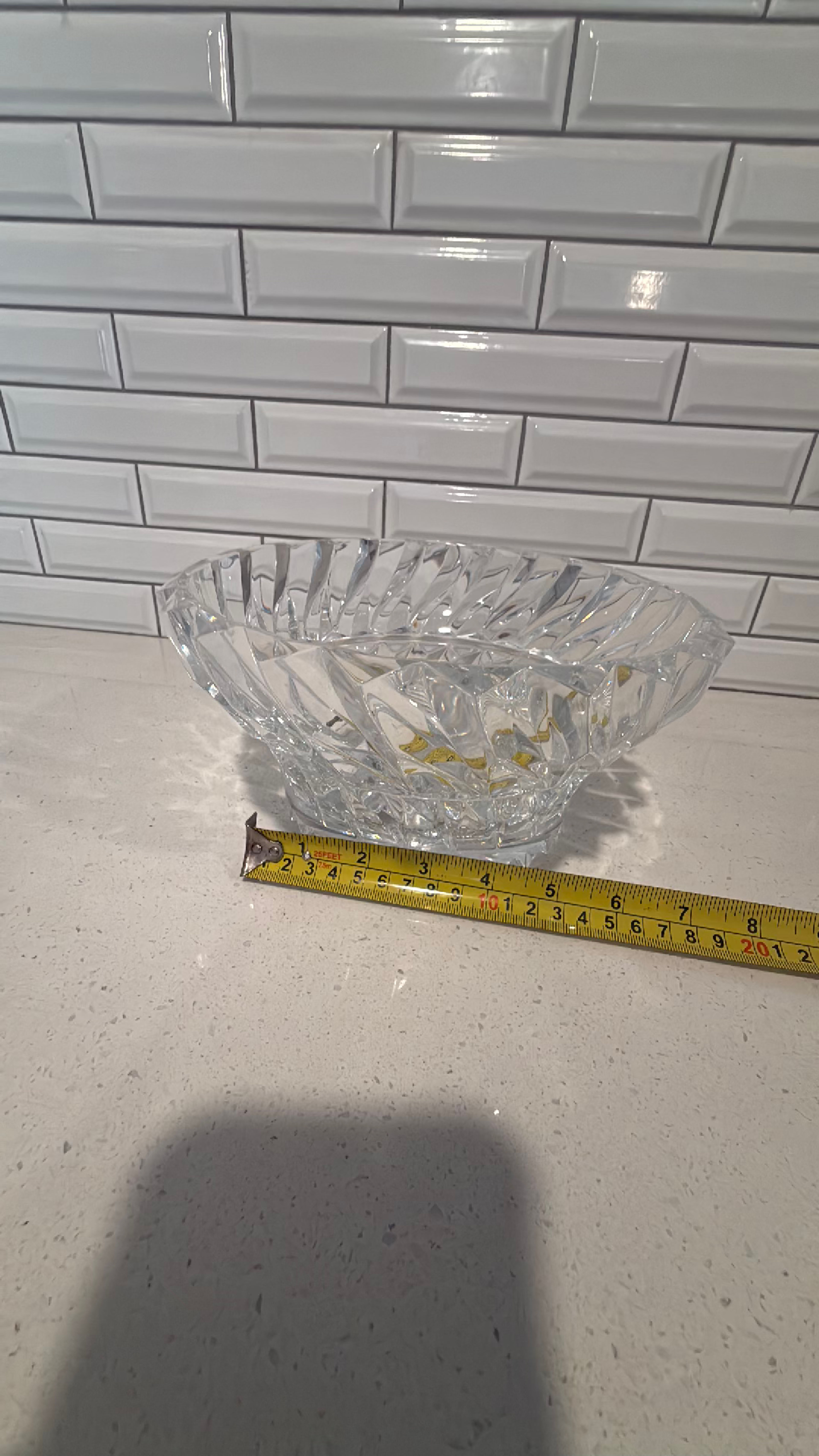 Mikasa Rainier 9-inch Lead Crystal Swirl Serving Bowl - Image 3