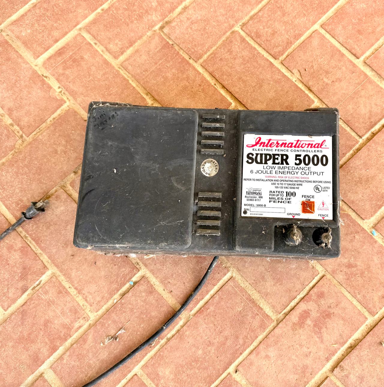 International Super 5000 Electric Fence Controller