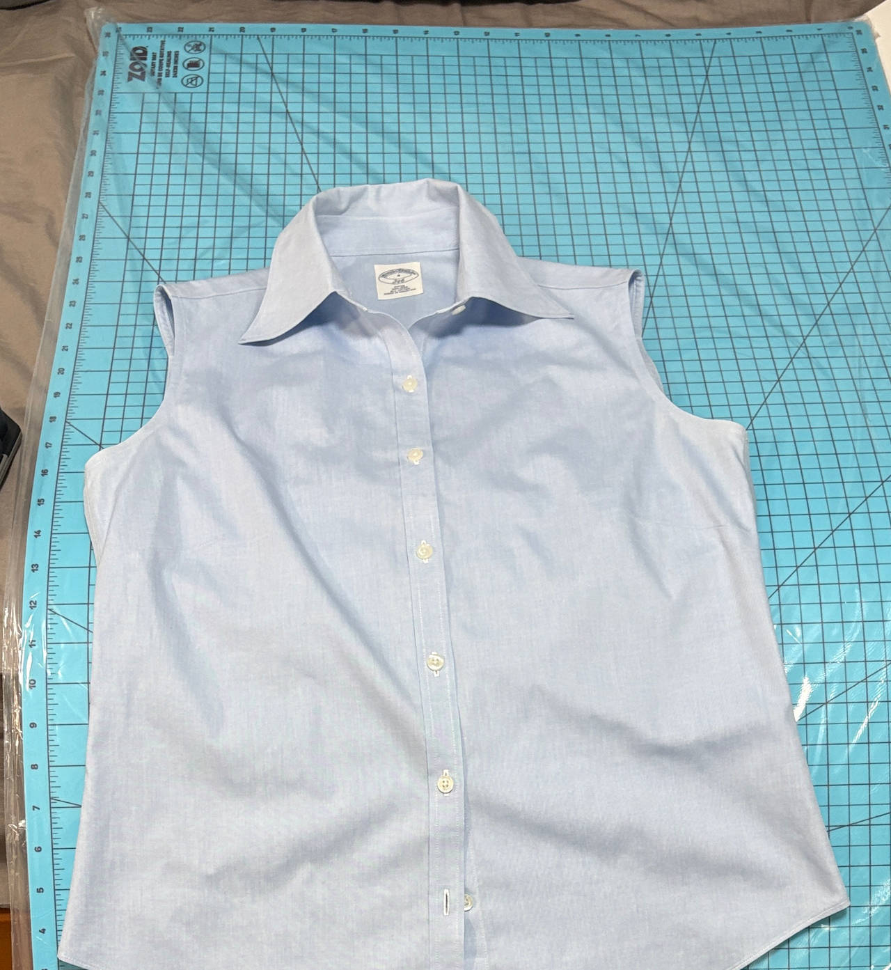Brooks Brothers Women's Sleeveless Non-Iron Shirt. Size 4