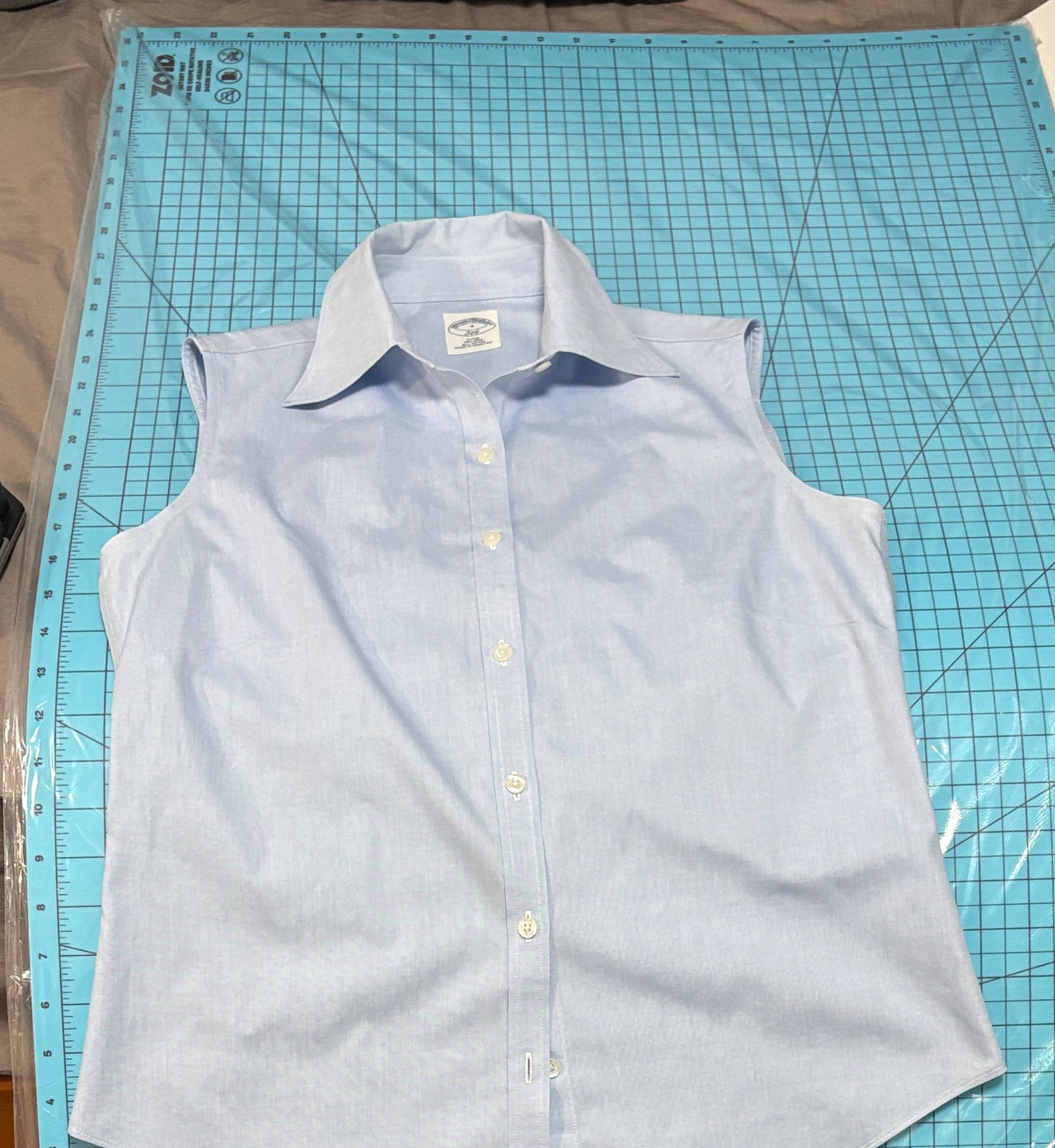Brooks Brothers Women's Sleeveless Non-Iron Shirt. Size 4