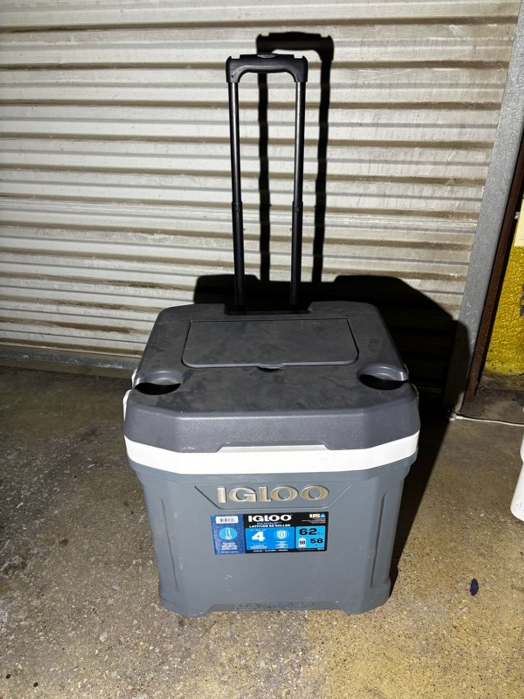 Igloo Maxcold Latitude 62-Quart Cooler with Wheels