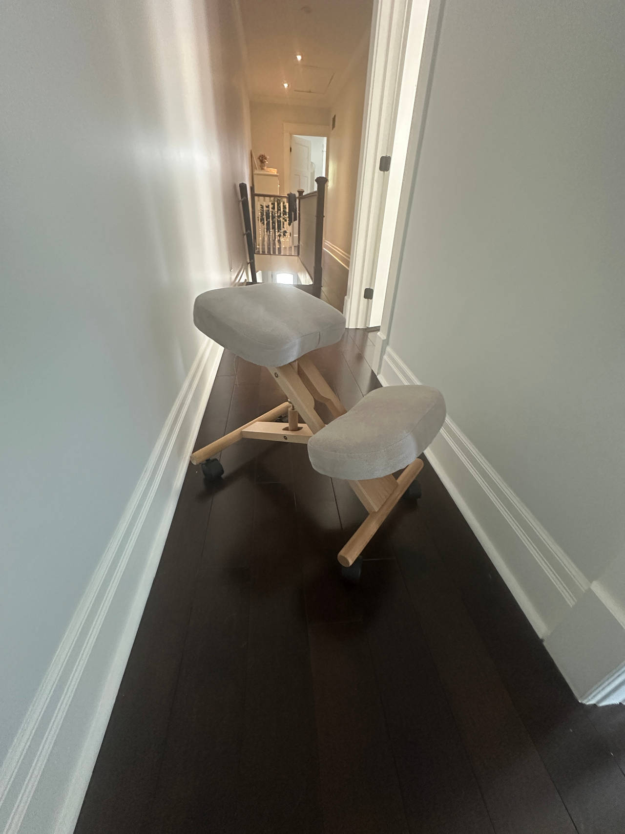 Kneeling Chair (like-new) to Support Great Posture 