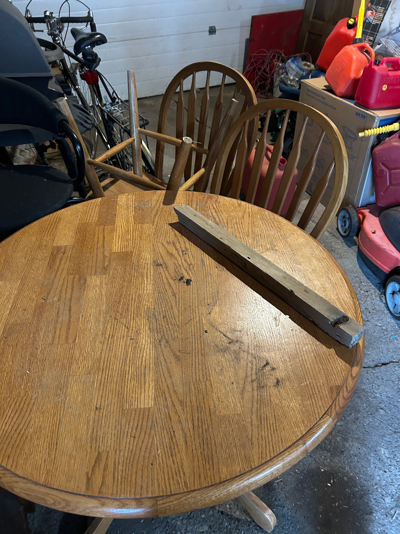 Round Oak Dining Table with Chairs